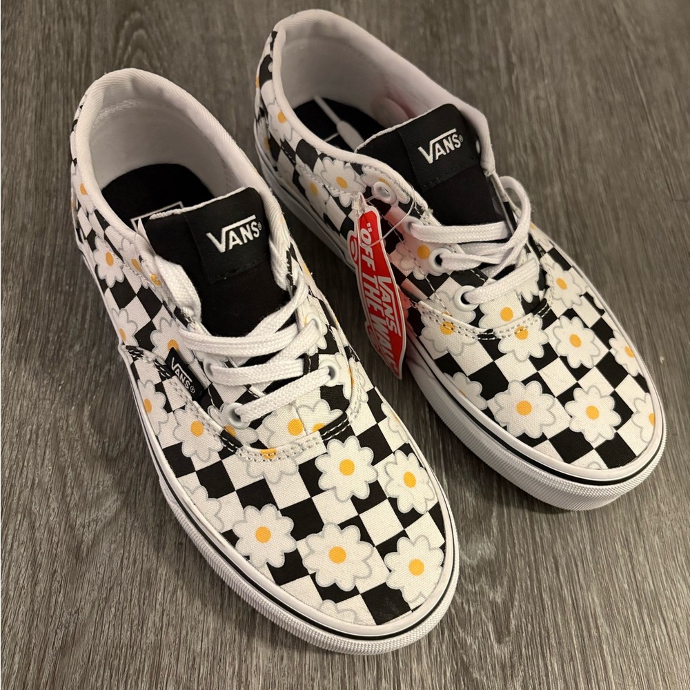 Vans Authentic Daisy Shoe (Size 6)